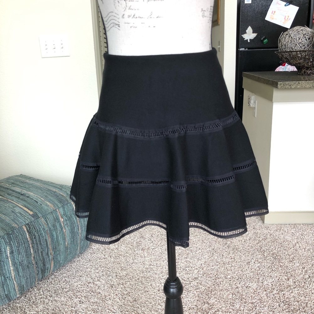 😍 CUTE Flared Mini Skirt 😍 - Picture 4 of 7